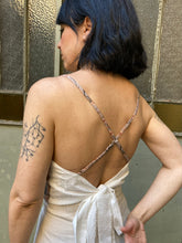 Carica l'immagine nel visualizzatore di Gallery, Top Twister ciliegio/fiocco plumetis bianco