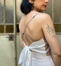 Carica l'immagine nel visualizzatore di Gallery, Top Twister ciliegio/fiocco plumetis bianco