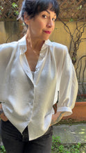 Carica l'immagine nel visualizzatore di Gallery, Camicia Zefiro seta latte e pois