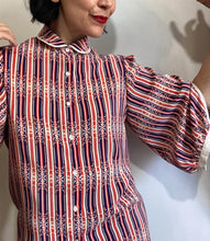 Carica l'immagine nel visualizzatore di Gallery, Camicia Bella seta righe e fiorellini