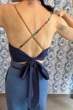 Carica l'immagine nel visualizzatore di Gallery, Top Twister seta blu/arancione con fiocco blu cotone plumetis