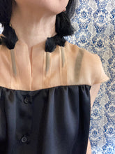 Carica l'immagine nel visualizzatore di Gallery, Plumes à porter nera/nude