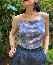 Carica l'immagine nel visualizzatore di Gallery, Top Twister fiori di carciofo/fiocco plumetis blu