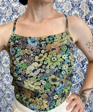 Carica l'immagine nel visualizzatore di Gallery, Top Twister fiori verdi/fiocco verde acqua