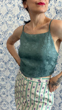 Carica l'immagine nel visualizzatore di Gallery, Top Twister verde salvia e fiocco nero/verde