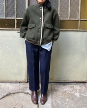 Carica l'immagine nel visualizzatore di Gallery, Classic Bomber verde oliva (ACCONTO DELLA METÀ DI 410)