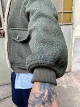 Carica l'immagine nel visualizzatore di Gallery, Classic Bomber verde oliva (ACCONTO DELLA METÀ DI 410)