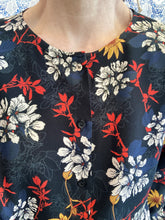 Carica l'immagine nel visualizzatore di Gallery, Camicia Kimono “fiori di campo di notte”