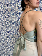 Carica l'immagine nel visualizzatore di Gallery, Top Twister fiori verdi/fiocco verde acqua