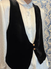 Carica l'immagine nel visualizzatore di Gallery, Gilet Papillon velluto nero liscio