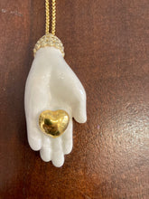 Carica l'immagine nel visualizzatore di Gallery, Santa Pupa bianca/cuore dorato