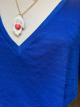 Carica l'immagine nel visualizzatore di Gallery, Santa Pupa bianca/cuore rosso