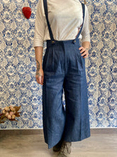 Carica l'immagine nel visualizzatore di Gallery, Pantabretelle jeans Coco’ gamba 3/4