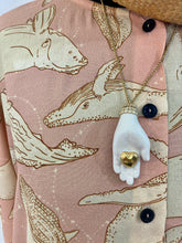 Carica l'immagine nel visualizzatore di Gallery, Santa Pupa bianca/cuore dorato