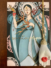 Carica l'immagine nel visualizzatore di Gallery, Santa Pupa bianca/cuore rosso