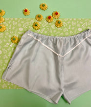 Carica l'immagine nel visualizzatore di Gallery, Sottoveste+culotte seta celeste/passamaneria bianca