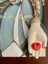 Carica l'immagine nel visualizzatore di Gallery, Santa Pupa bianca/cuore rosso