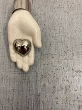 Carica l'immagine nel visualizzatore di Gallery, Santa Pupa manina bianca/ cuore argento brillante