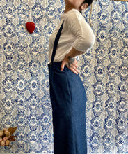 Carica l&#39;immagine nel visualizzatore di Gallery, Pantabretelle jeans Coco’ gamba 3/4
