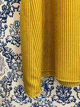 Carica l'immagine nel visualizzatore di Gallery, Sottoveste + culotte in seta gialla con passamaneria nera