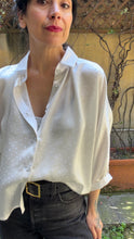 Carica l'immagine nel visualizzatore di Gallery, Camicia Zefiro seta latte e pois
