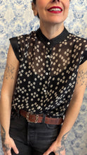 Carica l'immagine nel visualizzatore di Gallery, Camicia Dafne seta nera a fiorellini
