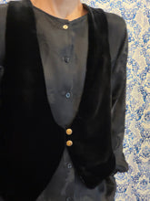 Carica l'immagine nel visualizzatore di Gallery, Gilet Papillon velluto nero liscio
