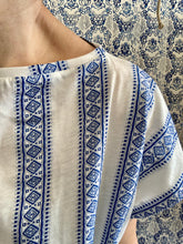 Carica l&#39;immagine nel visualizzatore di Gallery, T-shirt scatoletta IONICA
