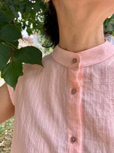 Carica l&#39;immagine nel visualizzatore di Gallery, Camicia Dafne rosa con oblò’
