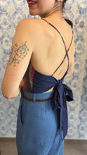 Carica l'immagine nel visualizzatore di Gallery, Top Twister seta righe/pois con fiocco blu cotone plumetis
