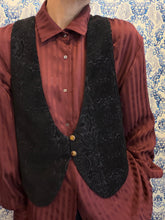 Carica l'immagine nel visualizzatore di Gallery, Gilet Papillon velluto nero lavorato
