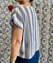 Carica l&#39;immagine nel visualizzatore di Gallery, T-shirt scatoletta IONICA
