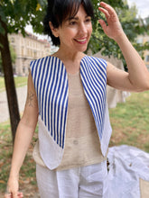 Carica l&#39;immagine nel visualizzatore di Gallery, Gilet Ginko righe blu
