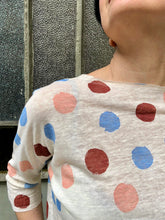 Carica l&#39;immagine nel visualizzatore di Gallery, T-shirt a pois
