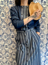 Carica l&#39;immagine nel visualizzatore di Gallery, Gonna Louise in cotone/jeans leggero e ricamato

