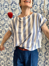 Carica l&#39;immagine nel visualizzatore di Gallery, T-shirt scatoletta IONICA

