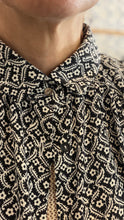 Carica l'immagine nel visualizzatore di Gallery, Camicia Zefiro viscosa piccoli fiori
