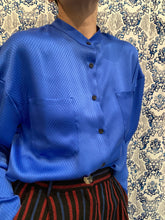 Carica l&#39;immagine nel visualizzatore di Gallery, Camicia Mena seta blu Klein
