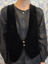 Carica l'immagine nel visualizzatore di Gallery, Gilet Papillon velluto nero liscio
