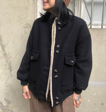 Carica l&#39;immagine nel visualizzatore di Gallery, Classic Bomber nero (ACCONTO DELLA METÀ DI 410)
