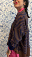 Carica l'immagine nel visualizzatore di Gallery, Cardigan Lou righe blu/nocciola
