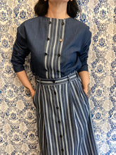 Carica l&#39;immagine nel visualizzatore di Gallery, Gonna Louise in cotone/jeans leggero e ricamato
