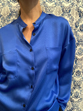 Carica l&#39;immagine nel visualizzatore di Gallery, Camicia Mena seta blu Klein
