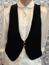 Carica l'immagine nel visualizzatore di Gallery, Gilet Papillon velluto nero liscio
