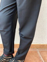 Carica l&#39;immagine nel visualizzatore di Gallery, Pantalone gessato con pinces
