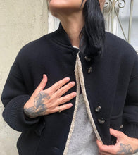 Carica l&#39;immagine nel visualizzatore di Gallery, Classic Bomber nero (ACCONTO DELLA METÀ DI 410)
