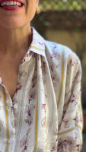 Carica l'immagine nel visualizzatore di Gallery, Camicia Zefiro seta fiori
