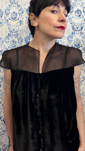 Carica l'immagine nel visualizzatore di Gallery, Plumes á porter total black con velluto liscio
