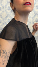Carica l'immagine nel visualizzatore di Gallery, Plumes á porter total black con velluto liscio
