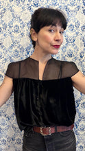 Carica l'immagine nel visualizzatore di Gallery, Plumes á porter total black con velluto liscio

